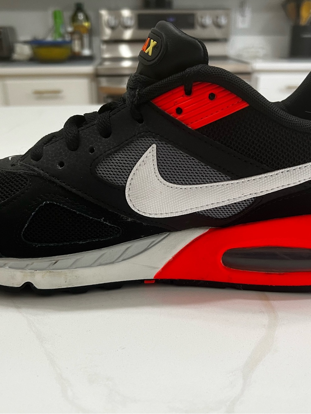 Nike Air Max Ivo Black Crimson Men’s Size 9 Running Shoes 580518-016 - Picture 5 of 10